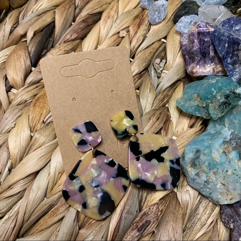 Acrylic resin dangle post earrings